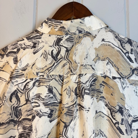 Lafayette 148 New York clementine silk blouse Abstract Print Hidden Buttons Sz M - Picture 13 of 14